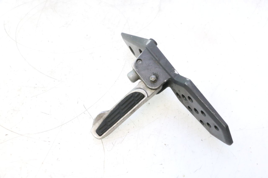photo de REAR LEFT FOOTREST MOUNT KYMCO SUPER 8 2T 50 (2007 - 2013) - Surface and material condition