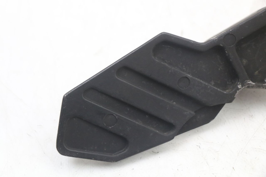 photo de REAR LEFT FOOTREST MOUNT KYMCO SUPER 8 125 (2008 - 2015) - Fixing points details