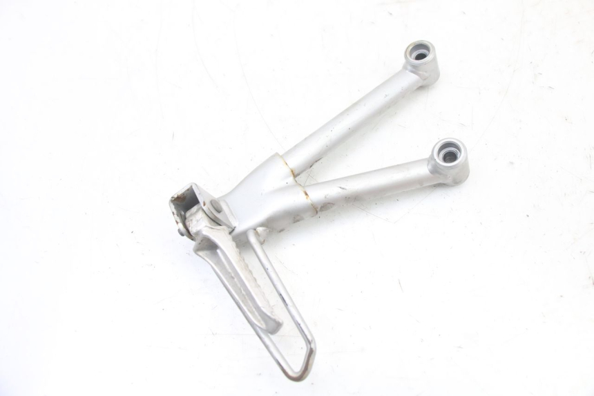 photo de LEFT REAR FOOTREST MOUNT SUZUKI GSF S BANDIT 600 (2000 - 2004) - Technical close-up
