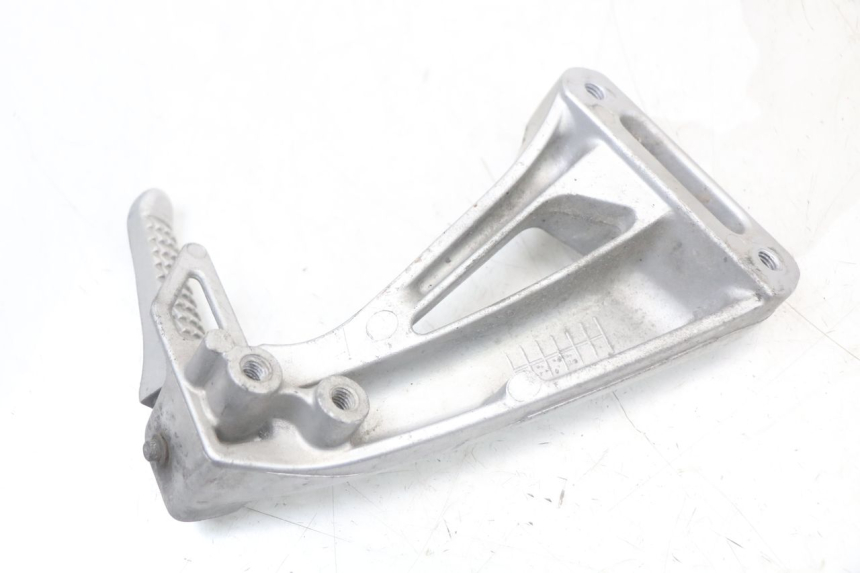photo de LEFT REAR FOOTREST MOUNT SUZUKI SV N 650 (1999 - 2002) - Fixing points details