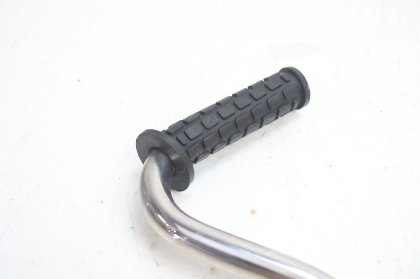 photo de REAR LEFT FOOTREST MOUNT BOOM TRIKE FUN 500 (2004 - 2010) - Zoom on usage condition