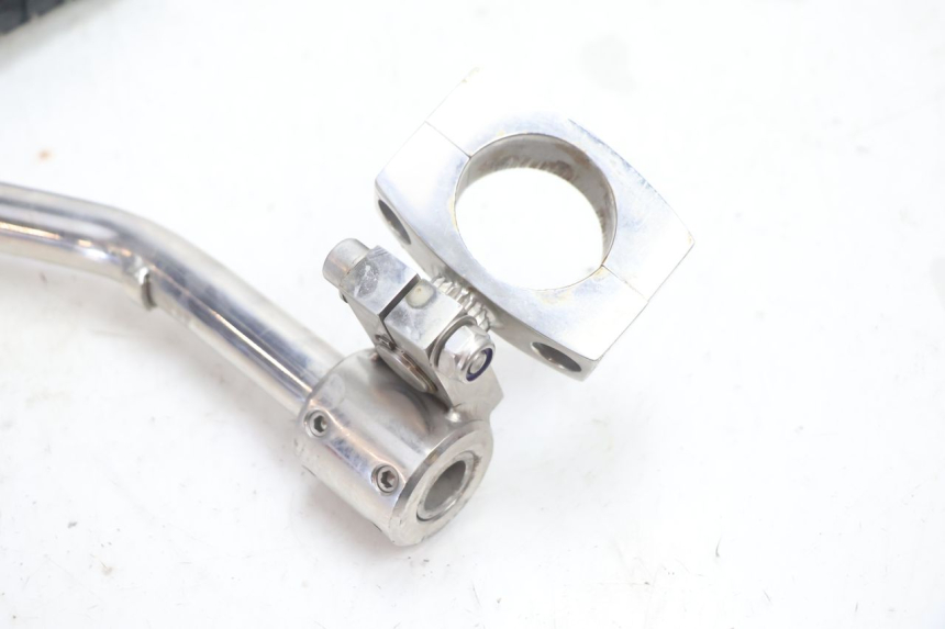photo de REAR LEFT FOOTREST MOUNT BOOM TRIKE FUN 500 (2004 - 2010) - Alternative perspective