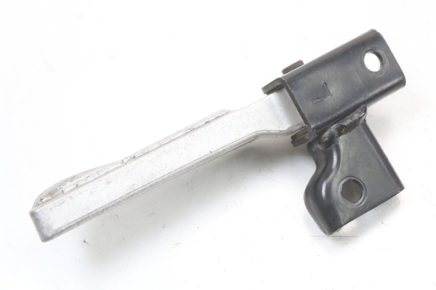 photo de REAR LEFT FOOTREST MOUNT PEUGEOT TWEET 125 (2018 - 2021) - Zoom on usage condition