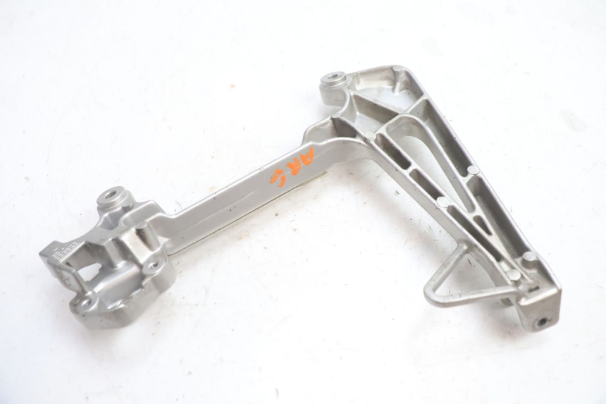 photo de LEFT REAR FOOTREST MOUNTING PLATE HONDA VFR FI RC46 800 (1998 - 2001) - Technical close-up