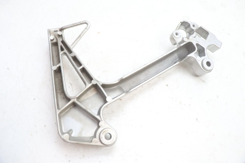 photo de LEFT REAR FOOTREST MOUNTING PLATE HONDA VFR FI RC46 800 (1998 - 2001) - Product overview