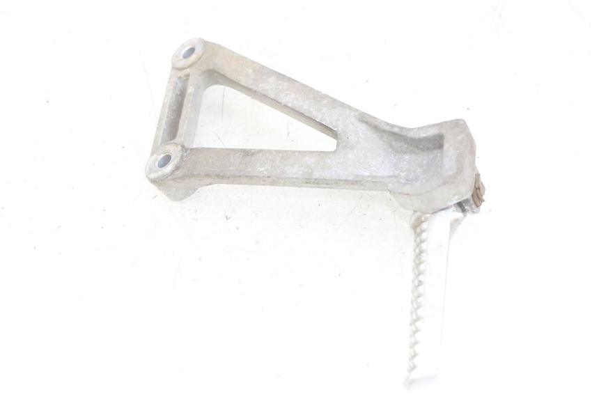 photo de LEFT REAR FOOTREST MOUNTING PLATE DAELIM VJ ROADWIN FI 125 (2008 - 2017) - Component detail