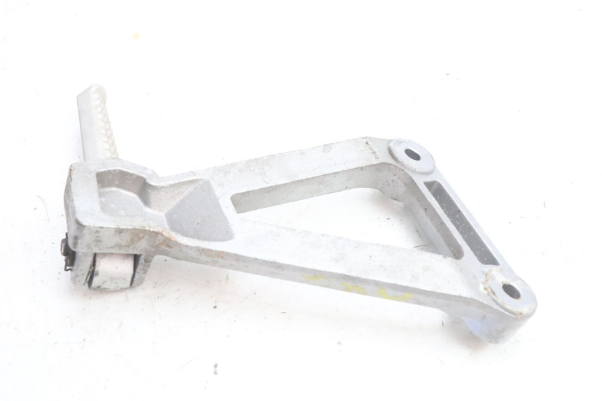 photo de REAR LEFT FOOTREST MOUNT DAELIM VJ ROADWIN 125 (2004 - 2007) - Technical close-up