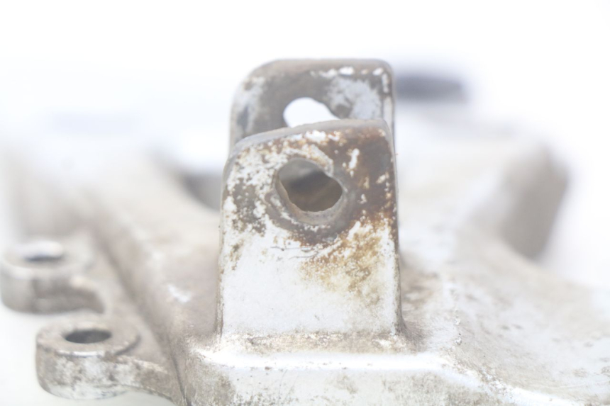 photo de LEFT REAR FOOTREST MOUNT SUZUKI XF FREEWIND 650 (1997 - 2003) - Zoom on usage condition