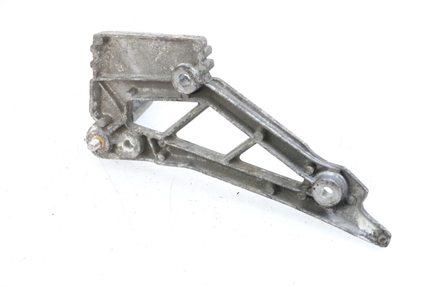 photo de REAR LEFT FOOTREST MOUNT YAMAHA XJ F 900 (1983 - 1994) - Zoom on usage condition