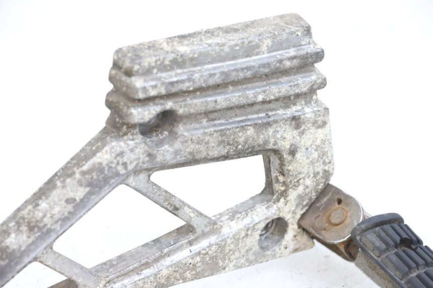 photo de REAR LEFT FOOTREST MOUNT YAMAHA XJ F 900 (1983 - 1994) - Fixing points details