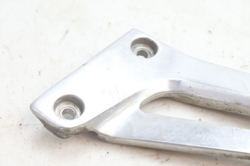 photo de REAR LEFT FOOTREST MOUNT YAMAHA XJR 1300 (1998 - 2002) - Component detail
