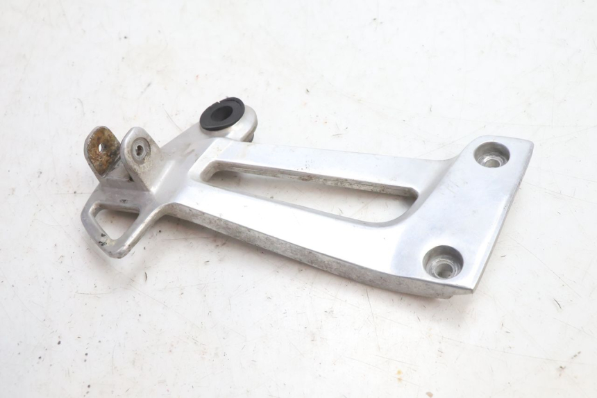 photo de REAR LEFT FOOTREST MOUNT YAMAHA XJR 1300 (1998 - 2002) - Alternative perspective