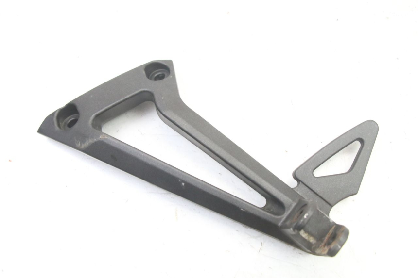 photo de REAR LEFT FOOTREST MOUNT YAMAHA FZ6 FAZER S2 600 (2007 - 2011) - Main view