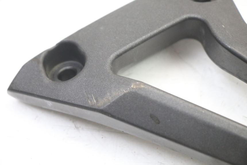 photo de REAR LEFT FOOTREST MOUNT YAMAHA FZ6 FAZER S2 600 (2007 - 2011) - Component detail
