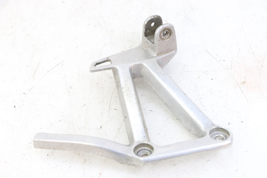 photo de REAR LEFT FOOTREST MOUNT YAMAHA FZS FAZER 600 (2001 - 2003) - Product overview