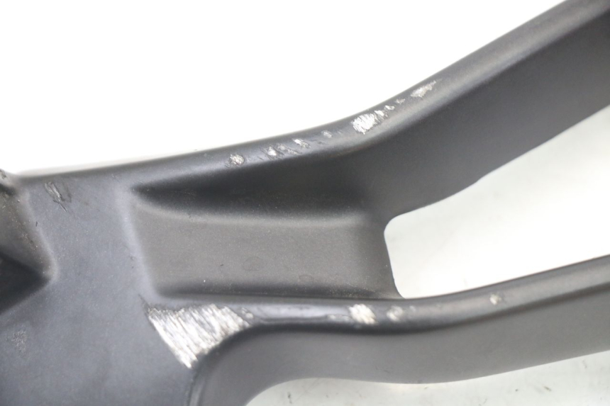 photo de REAR LEFT FOOTREST MOUNT YAMAHA TRACER 7 700 (2020 - 2024) - Component detail