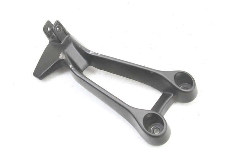 photo de REAR LEFT FOOTREST MOUNT YAMAHA TRACER 7 700 (2020 - 2024) - Zoom on usage condition