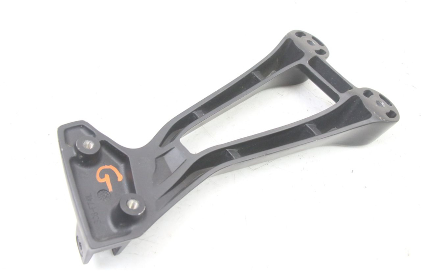 photo de REAR LEFT FOOTREST MOUNT YAMAHA TRACER 7 700 (2020 - 2024) - Technical close-up