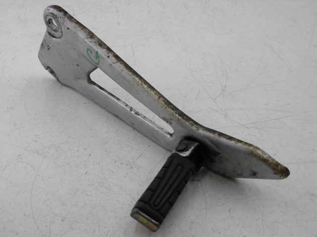 photo de REAR LEFT FOOTREST MOUNT YAMAHA YBR 125 (2004 - 2006) - Main view