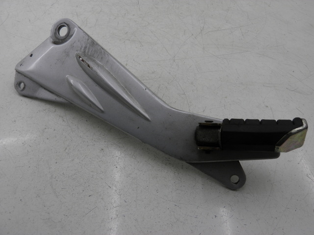 photo de REAR LEFT FOOTREST MOUNT YAMAHA YBR CUSTOM 125 (2008 - 2010) - Main view