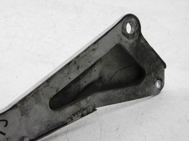 photo de REAR LEFT FOOTREST MOUNT YAMAHA YBR CUSTOM 125 (2008 - 2010) - Zoom on usage condition