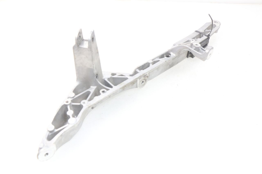 photo de REAR LEFT FOOTREST MOUNT YAMAHA YP T-MAX TMAX 530 (2017 - 2020) - Zoom on usage condition