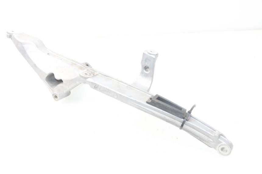 photo de REAR LEFT FOOTREST MOUNT YAMAHA YP T-MAX TMAX 530 (2017 - 2020) - Technical close-up