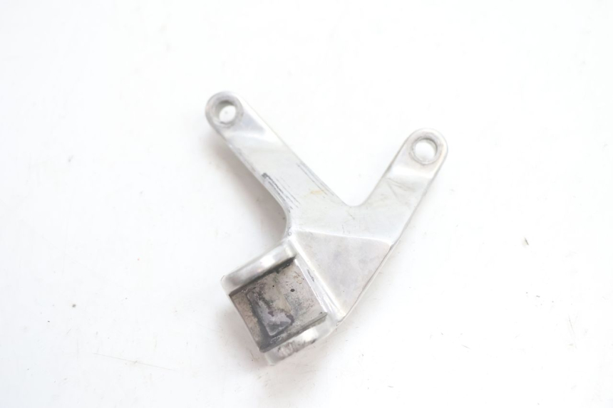 photo de REAR LEFT FOOTREST MOUNT YAMAHA YZF R GENESIS 750 (1993 - 1998) - Component detail