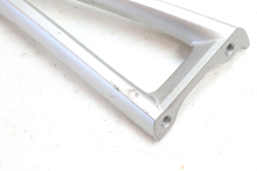 photo de REAR LEFT FOOTREST MOUNT YAMAHA YZF R6 600 (2008 - 2009) - Zoom on usage condition