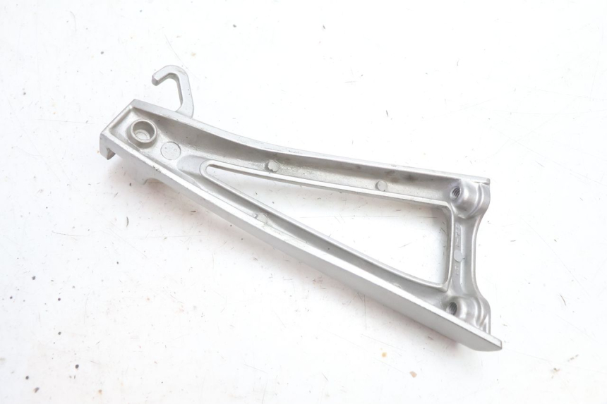 photo de REAR LEFT FOOTREST MOUNT YAMAHA YZF R6 600 (2008 - 2009) - Technical close-up