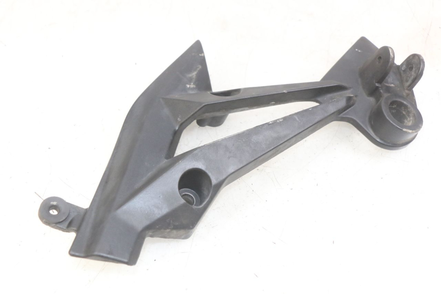photo de LEFT REAR FOOTREST BRACKET KAWASAKI Z 750 (2007 - 2013) - Technical close-up