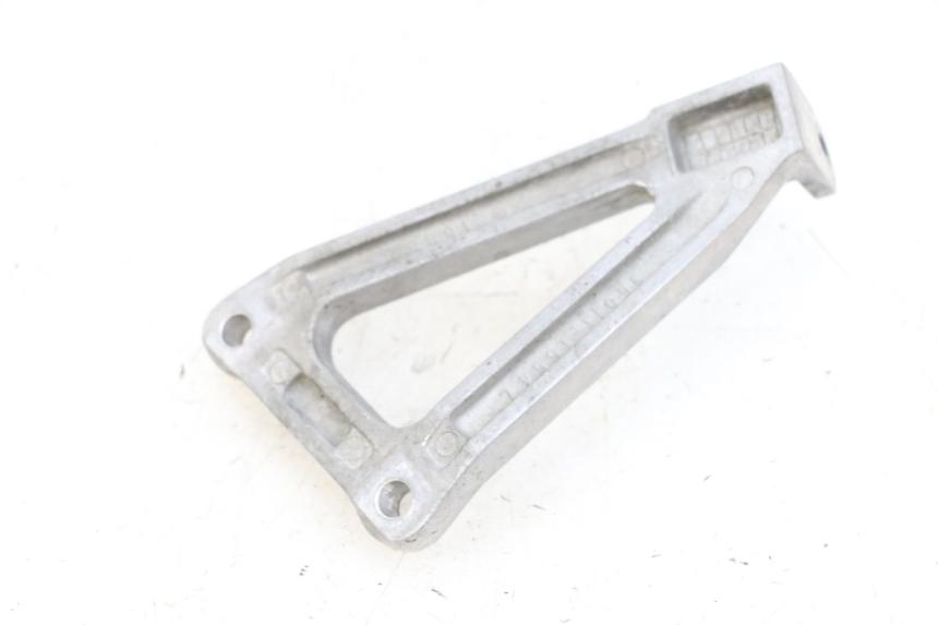 photo de REAR LEFT FOOTREST MOUNT KAWASAKI ZR 7 750 (1999 - 2004) - Alternative perspective