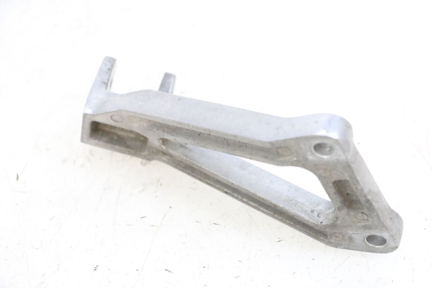 photo de REAR LEFT FOOTREST MOUNT KAWASAKI ZR 7 750 (1999 - 2004) - Technical close-up