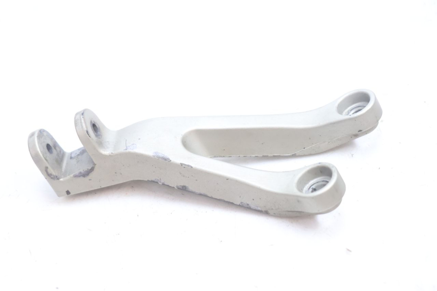 photo de REAR LEFT FOOTREST MOUNT KAWASAKI ZX-6R ZX6R 600 (2000 - 2002) - Zoom on usage condition