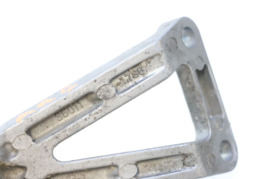 photo de LEFT REAR FOOTREST MOUNT KAWASAKI ZX-6R ZX6R 600 (1995 - 1997) - Component detail