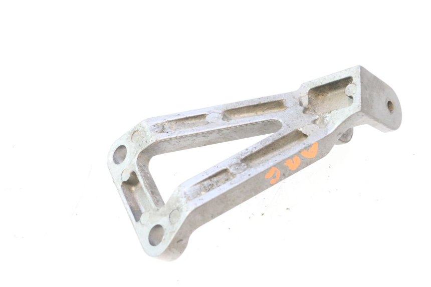 photo de LEFT REAR FOOTREST MOUNT KAWASAKI ZX-6R ZX6R 600 (1995 - 1997) - Alternative perspective