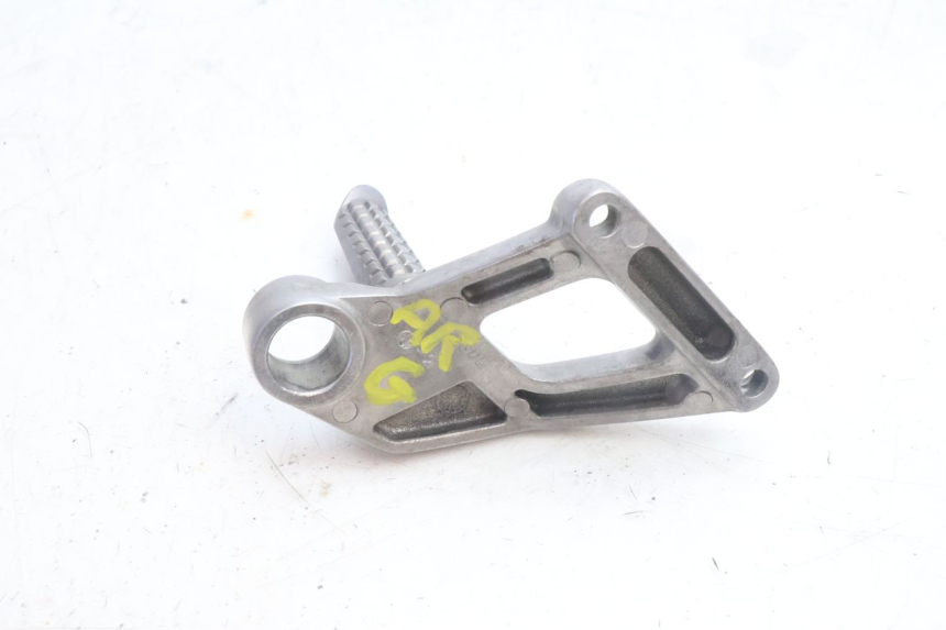 photo de REAR LEFT FOOTREST MOUNT KAWASAKI ZZR 600 (1995 - 2004) - Technical close-up