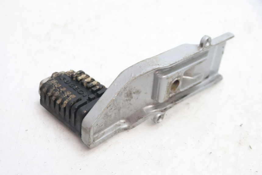photo de FRONT RIGHT FOOTREST MOUNT PEUGEOT 103 SPX CLIP 50 (1989 - 1992) - Alternative perspective