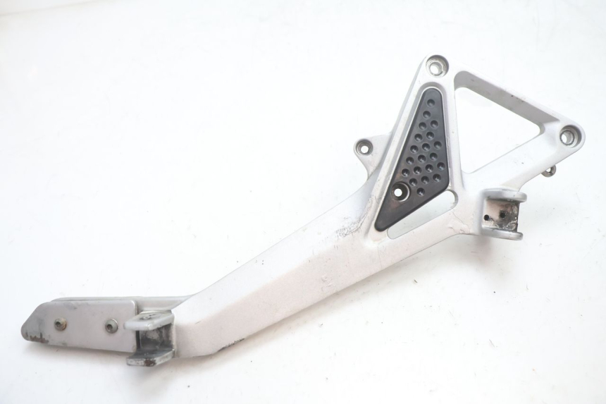 photo de FRONT RIGHT FOOTREST MOUNT HONDA CB F HORNET 600 (2005 - 2006) - Main view