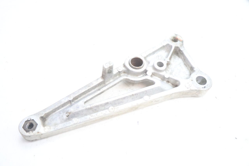 photo de FRONT RIGHT FOOTREST MOUNT HONDA CB TWO FIFTY 250 (1991 - 2002) - Product overview