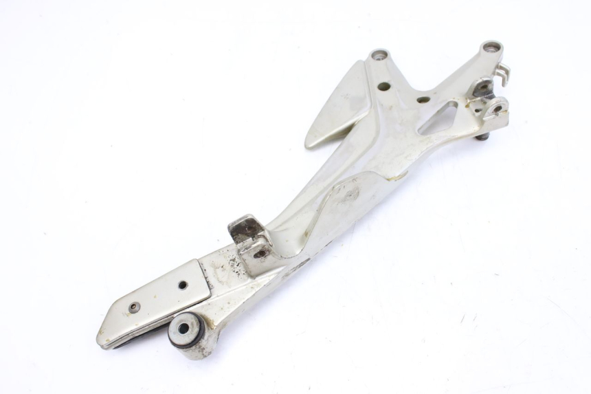 photo de RIGHT FRONT FOOTREST BRACKET HONDA CBF 500 (2004 - 2007) - Zoom on usage condition