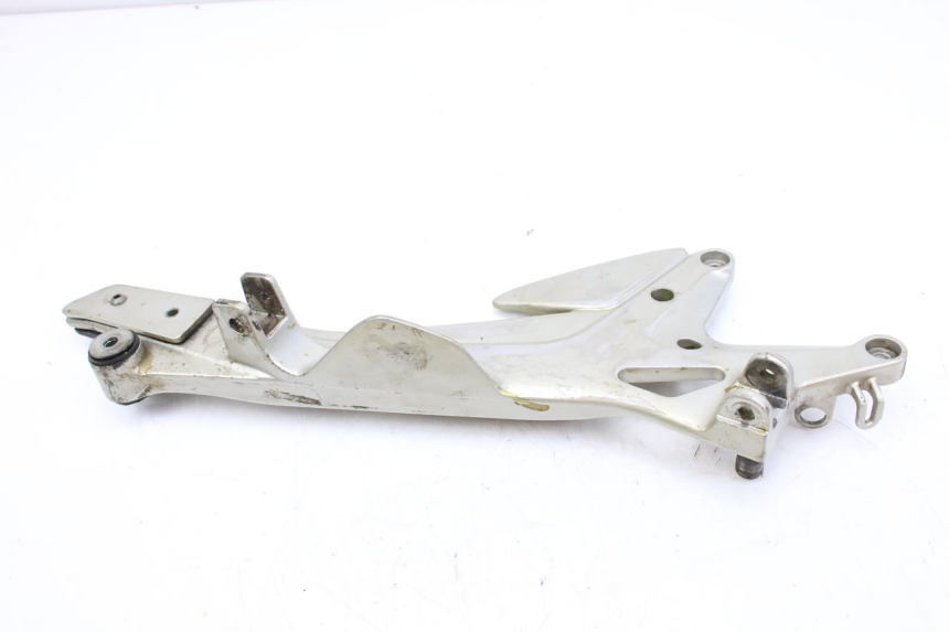 photo de RIGHT FRONT FOOTREST BRACKET HONDA CBF 500 (2004 - 2007) - Alternative perspective