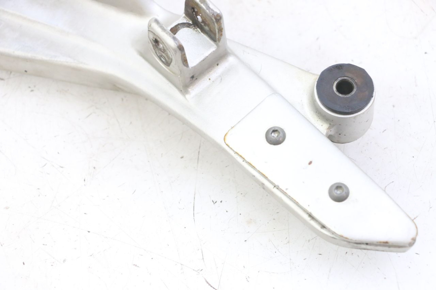 photo de RIGHT FRONT FOOTREST BRACKET HONDA CBF 500 (2004 - 2007) - Checked used part