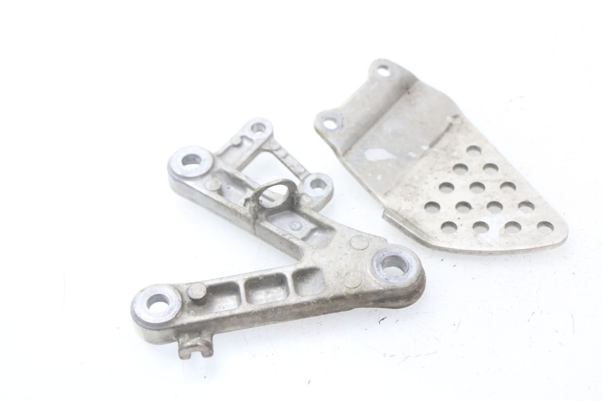 photo de FRONT RIGHT FOOTREST MOUNT HONDA CBR 919 RR FIREBLADE 900 (1998 - 1999) - Component detail