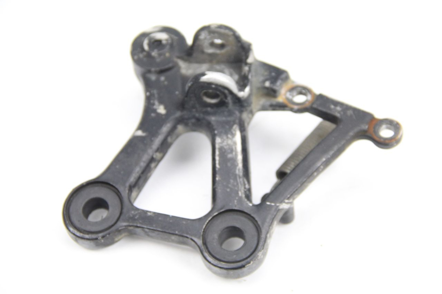 photo de FRONT RIGHT FOOTREST MOUNT HONDA CBR F SC21 1000 (1986 - 1992) - Component detail