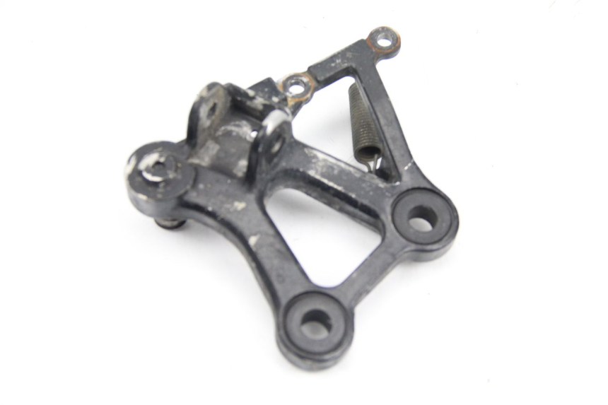 photo de FRONT RIGHT FOOTREST MOUNT HONDA CBR F SC21 1000 (1986 - 1992) - Zoom on usage condition