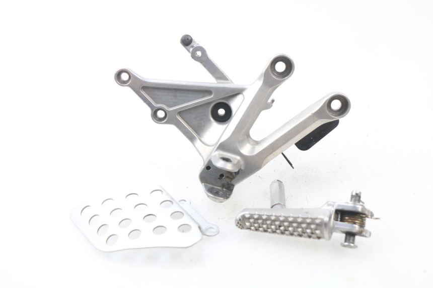 photo de FRONT RIGHT FOOTREST MOUNT HONDA CBR RR FIREBLADE 1000 (2006 - 2007) - Main view