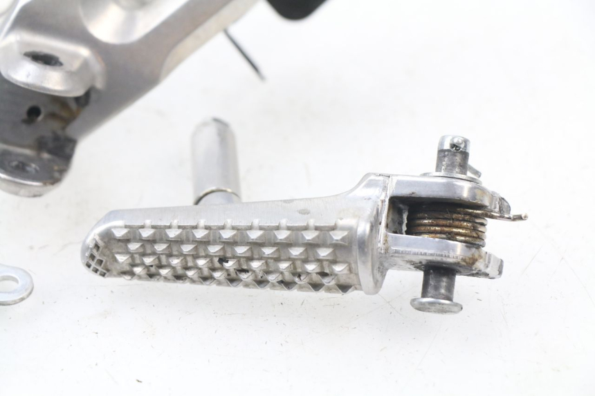 photo de FRONT RIGHT FOOTREST MOUNT HONDA CBR RR FIREBLADE 1000 (2006 - 2007) - Product overview