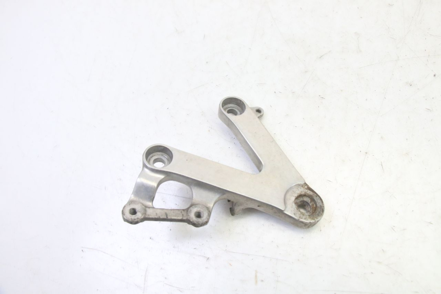 photo de FRONT RIGHT FOOTREST MOUNT HONDA CBR RR FIREBLADE 900 (1992 - 1994) - Component detail