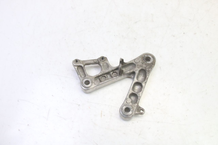 photo de FRONT RIGHT FOOTREST MOUNT HONDA CBR RR FIREBLADE 900 (1992 - 1994) - Zoom on usage condition